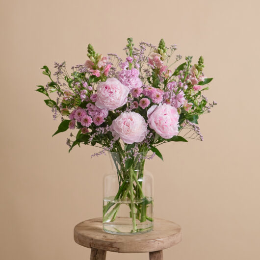 Flower bouquet with peonies & snapdragons | Send flowers online | Painterly Pink | size: classic