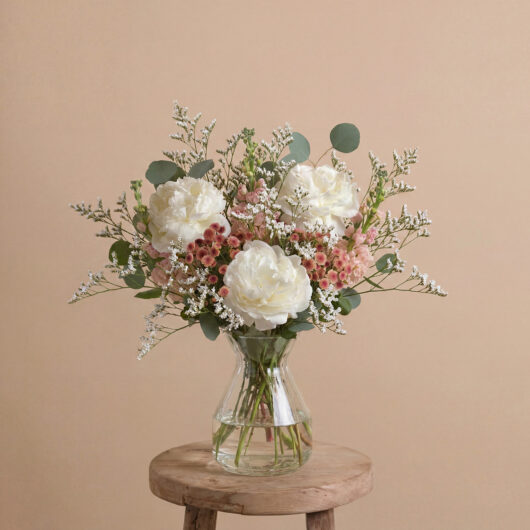 Flower bouquet with peonies & stocks | Send flowers online | Pastel Palette | size: letterbox
