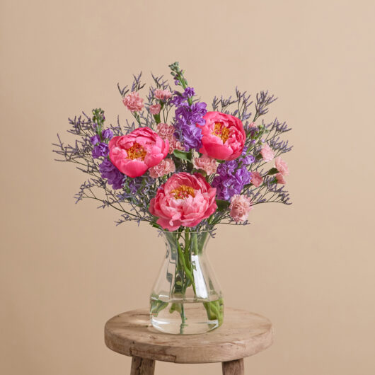 Flower bouquet with peonies & stocks | Send flowers online | Pigment Crush | size: letterbox
